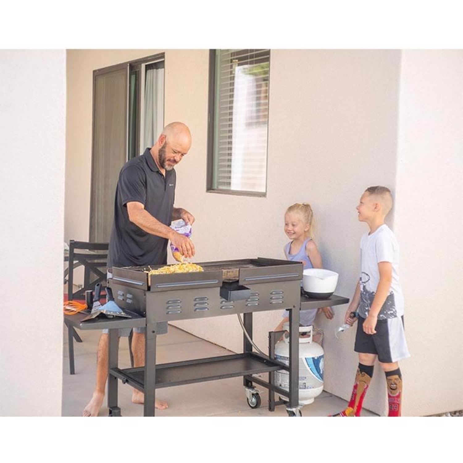 Blackstone 4 Burner Liquid Propane Outdoor Griddle Black