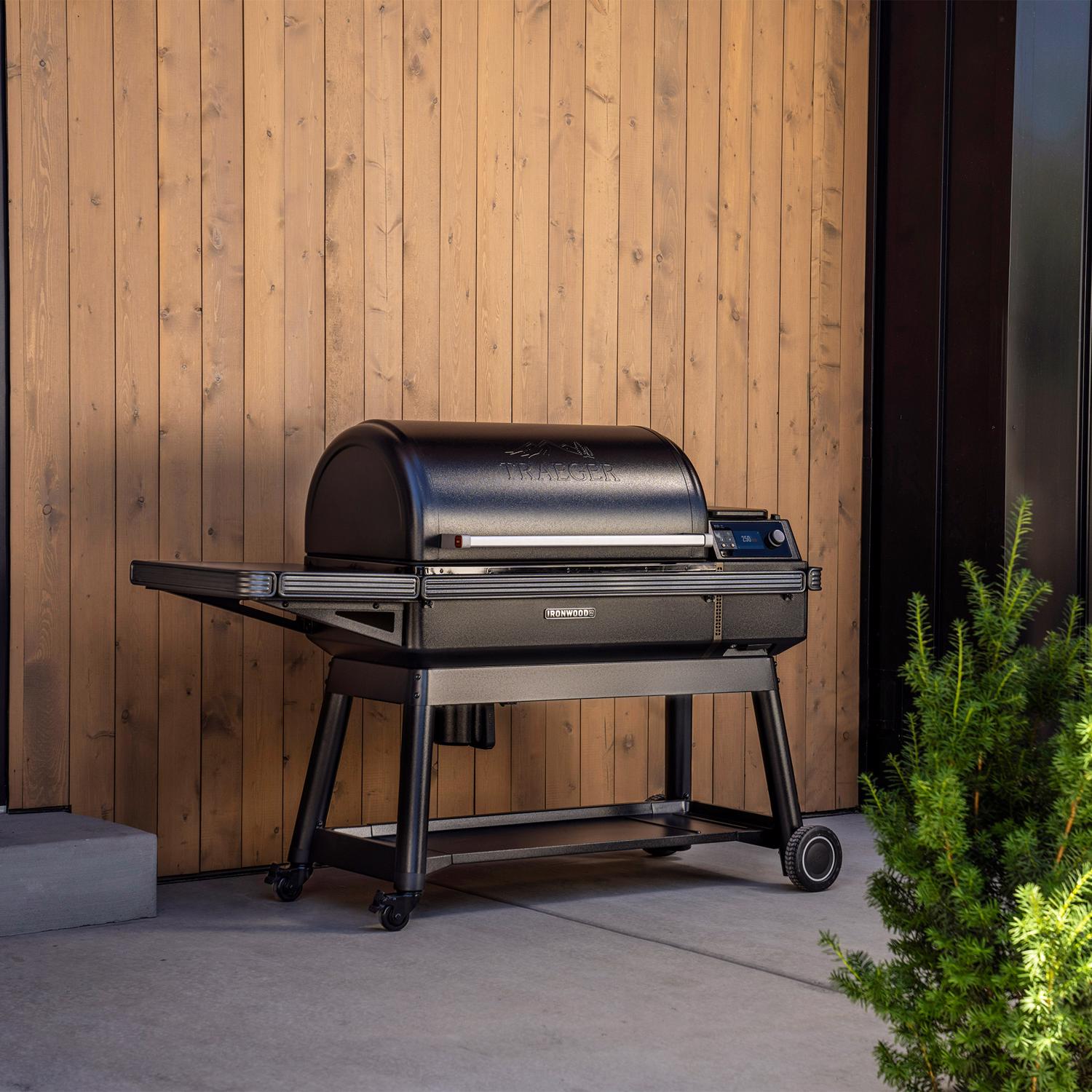 Traeger Ironwood XL Wood Pellet Bluetooth and WiFi Grill and Smoker Black