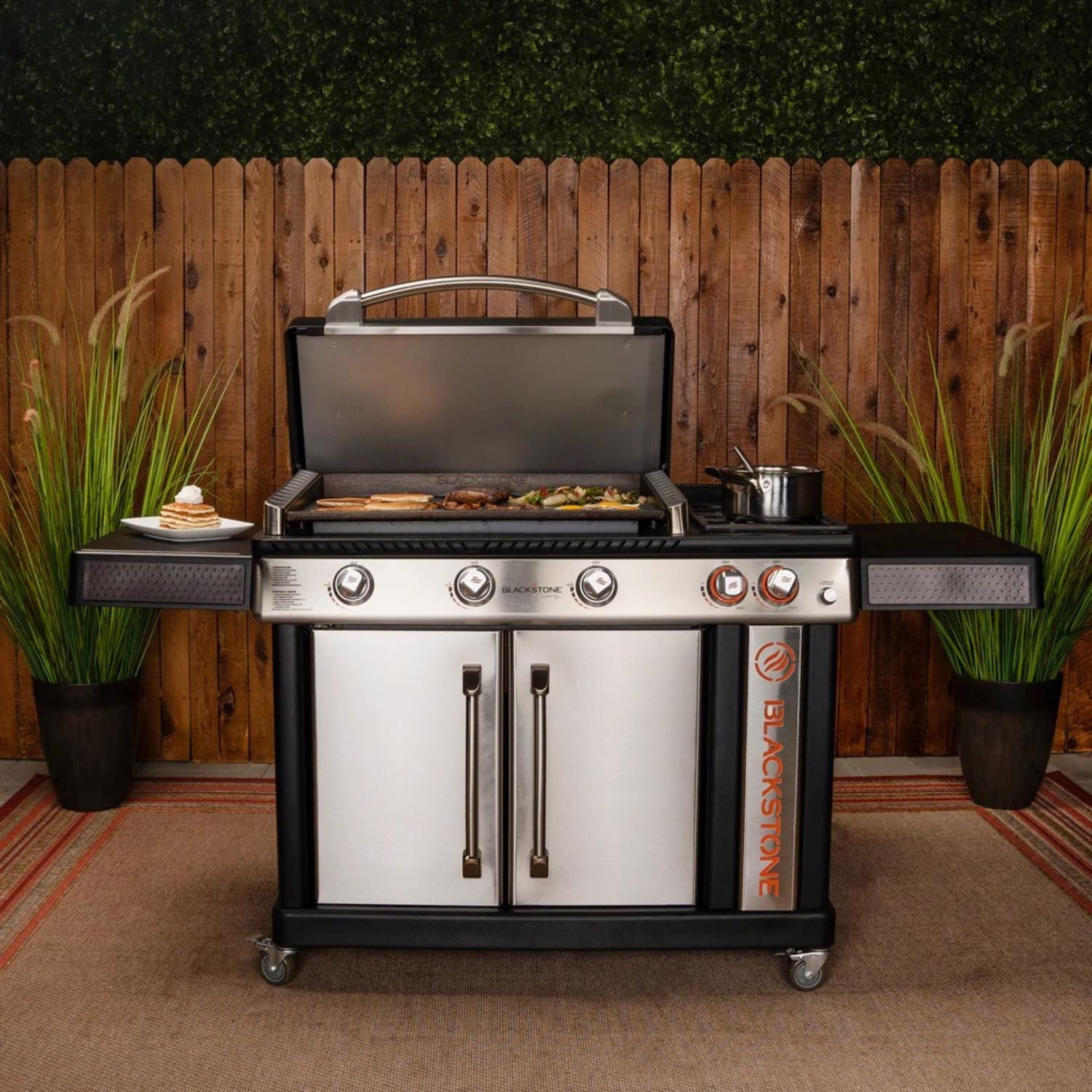 Blackstone 5 Burner Liquid Propane Outdoor Griddle Black/Silver