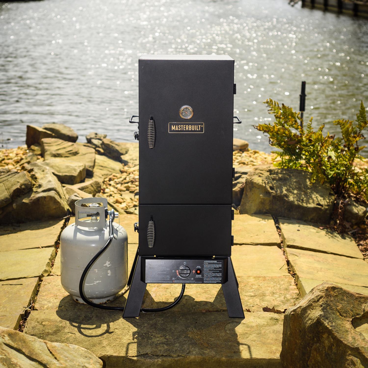 Masterbuilt Wood Chips Vertical Smoker Black