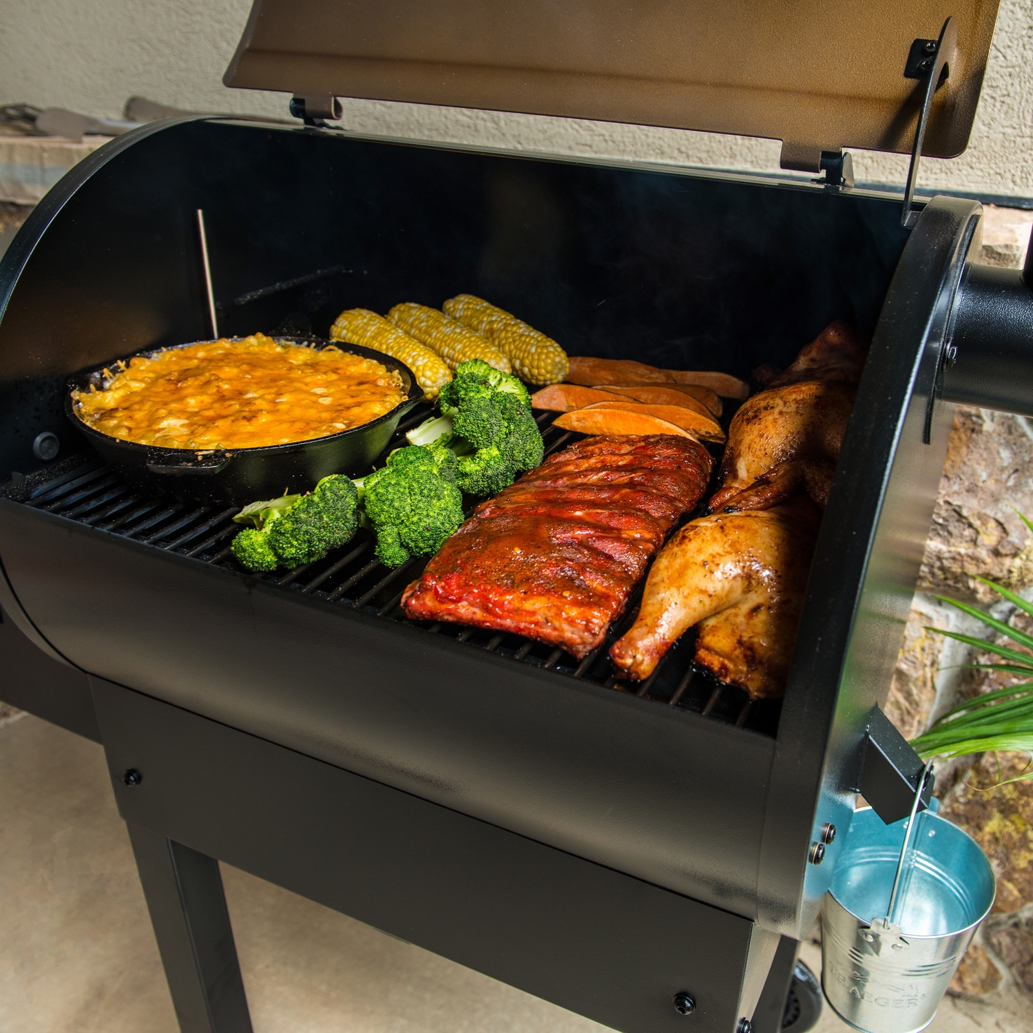 Traeger Lil'Tex Elite 22 Wood Pellet Grill Bronze