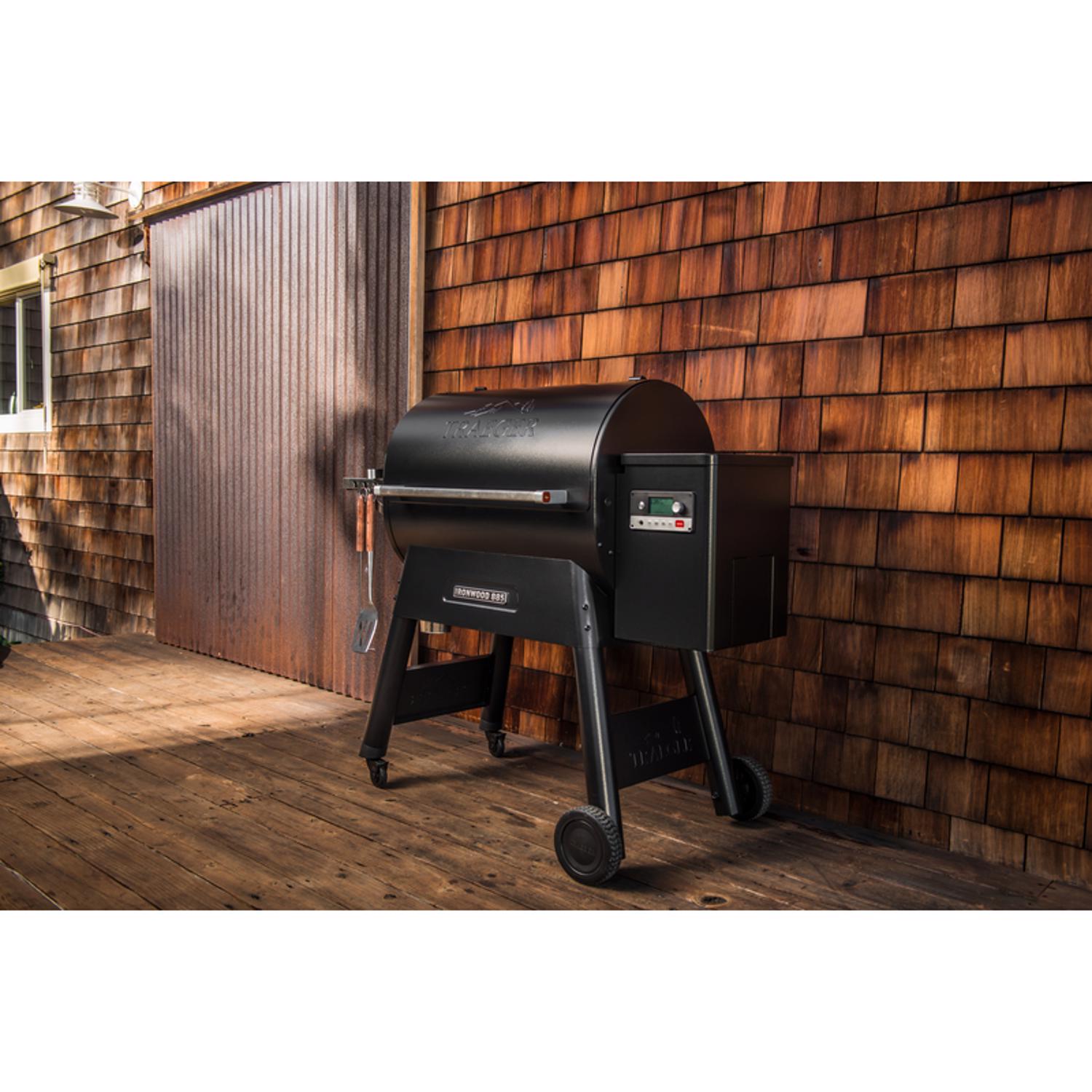 Traeger Ironwood 885 Wood Pellet WiFi Grill and Smoker Black