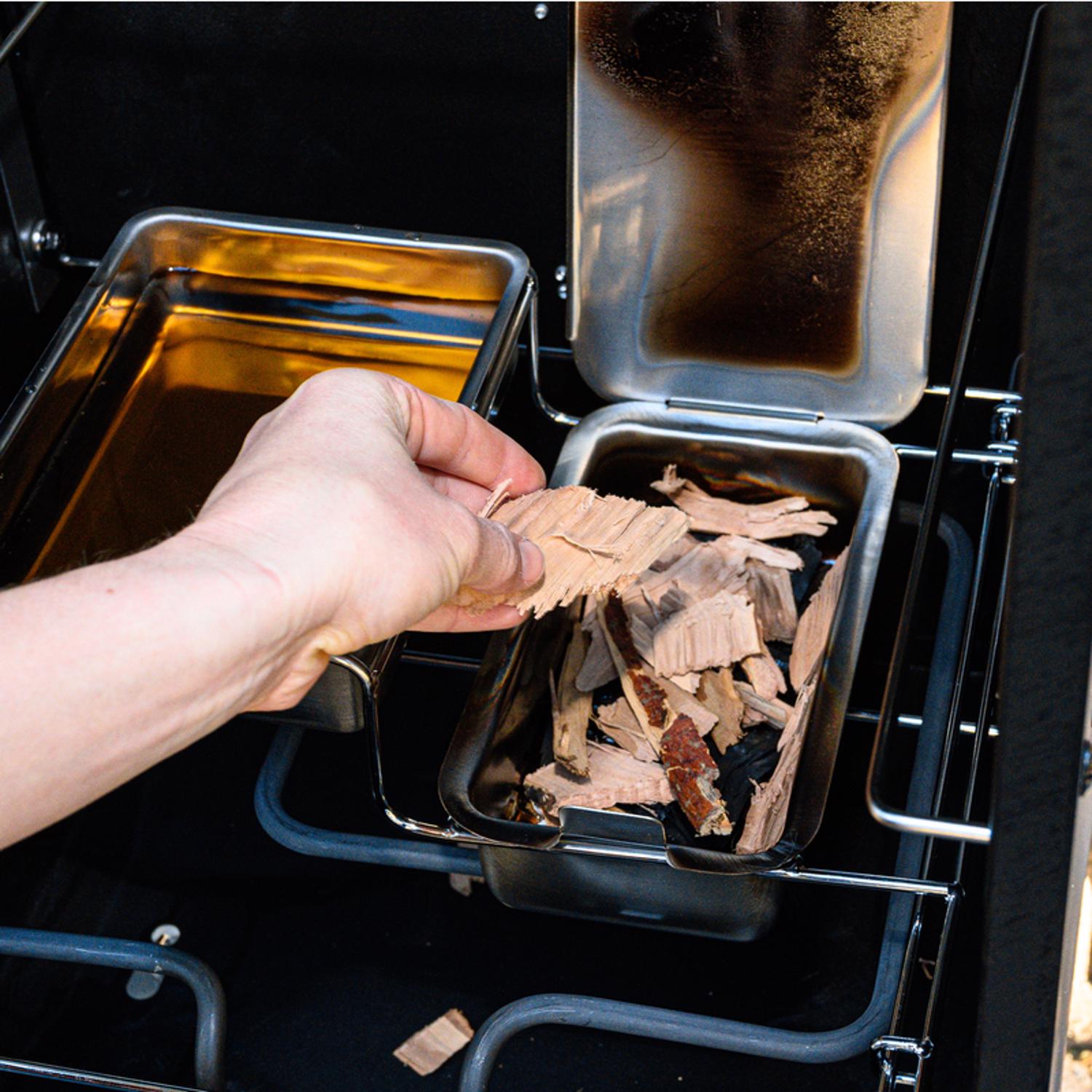 Masterbuilt Analog Wood Chips Vertical Smoker Black