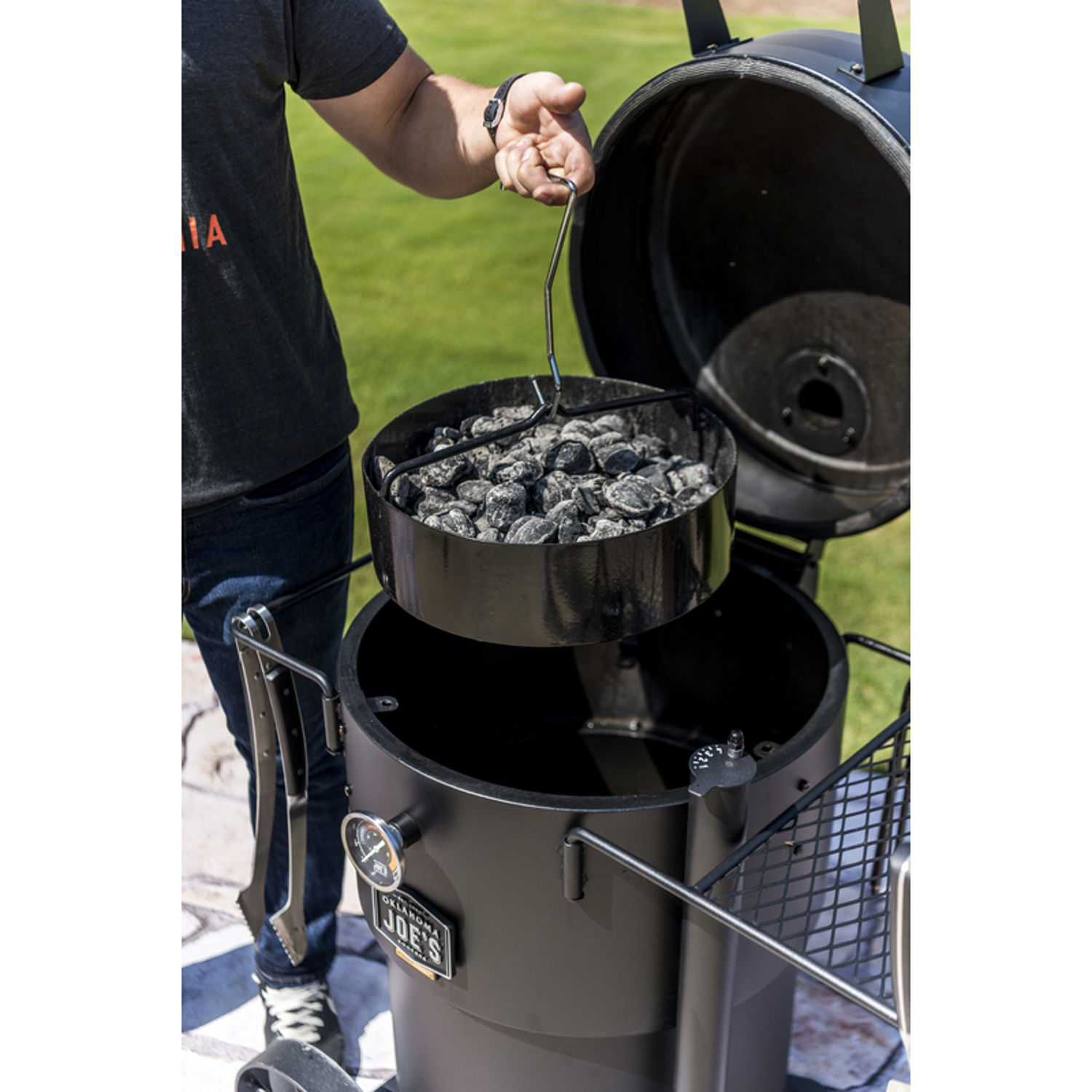 Oklahoma Joe's Bronco Charcoal Drum Smoker Black